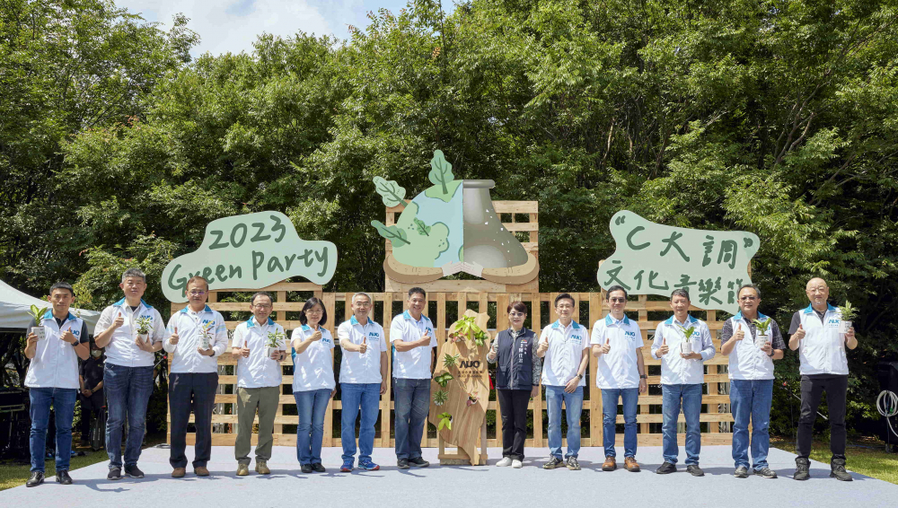 友達光電攜手供應商夥伴及台中市政府，共同倡議及推廣加樹減塑、節能減碳的淨零綠生活