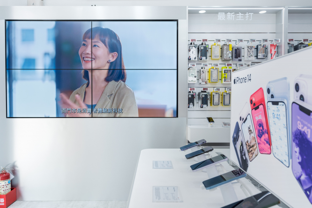 友達雙軸轉型策略以Go Vertical深化垂直市場應用，以高品質顯示器取代傳統海報，打造無紙化新零售場域，提供消費者優質的數位服務體驗