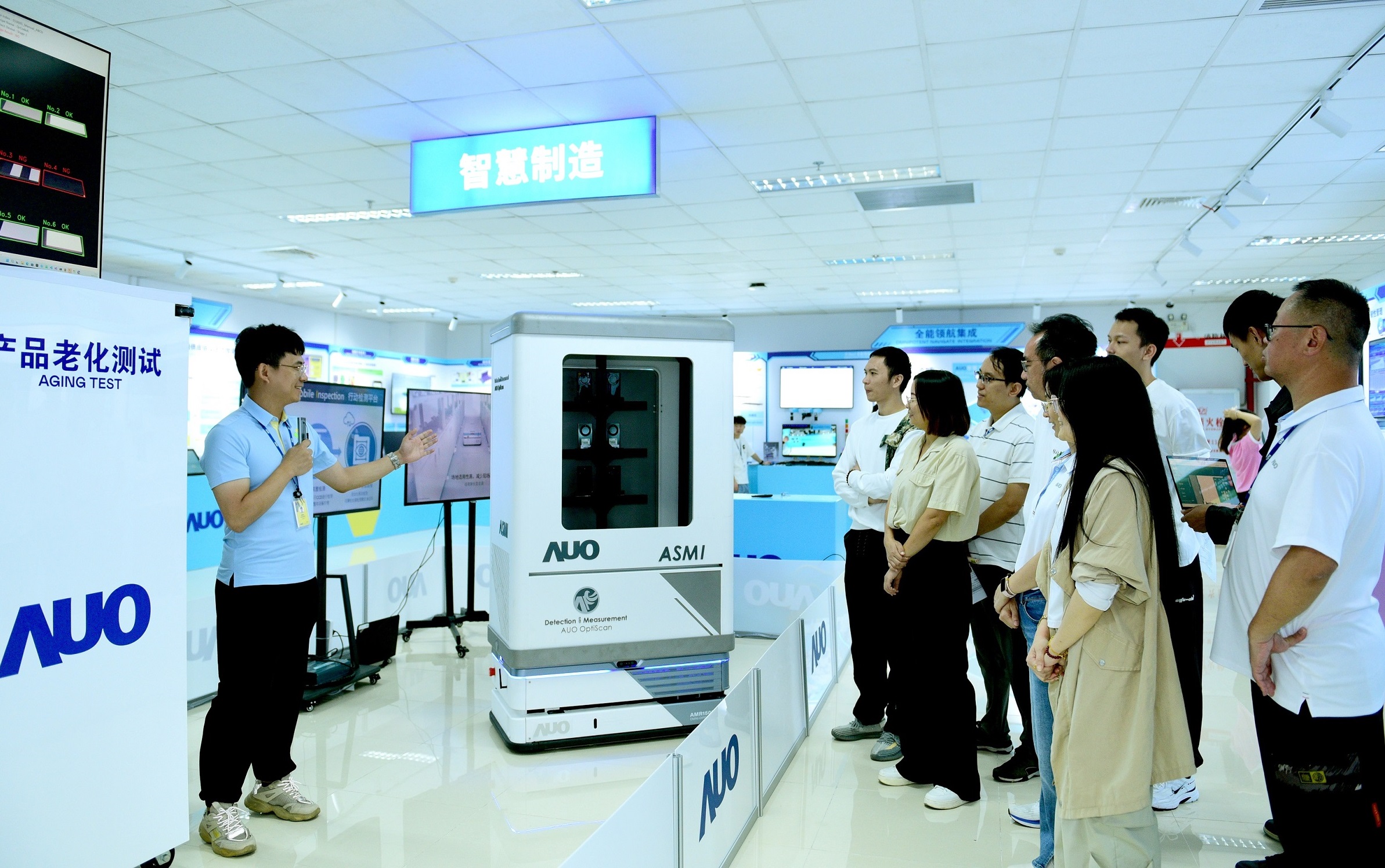 友達廈門將5G+ABC技術串聯生產管理全流程，打通研發、採購、生管、製程、設備、品質等產品全生命週期製造流程，完成數位化設計、智慧供應鏈、智慧座艙、全流程設備管理、資料驅動優化、智慧線上檢測、智慧品管等自我調整生產模式升級